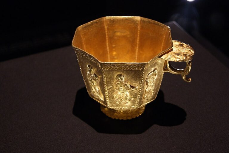 belitung shipwreck gold mug