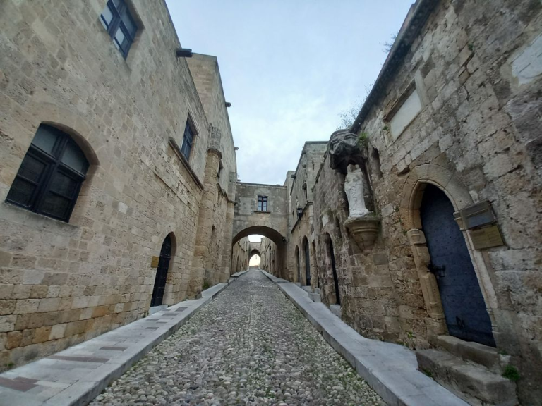 avenue of the knights